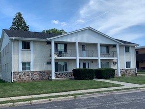 105 Cummings St in Delavan, WI - Foto de edificio - Building Photo