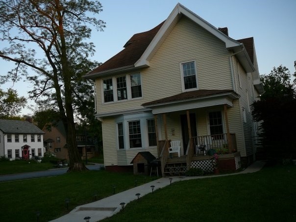 102 Wakewa Ave in South Bend, IN - Foto de edificio