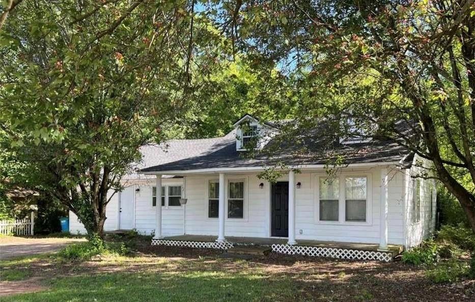 3025 Maysville Rd in Commerce, GA - Building Photo