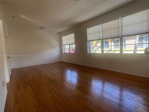 6945 Rue Vendome in Miami Beach, FL - Building Photo - Building Photo