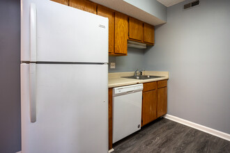 Summercrest Apartments in Knoxville, TN - Building Photo - Interior Photo