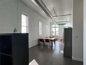 102 E 2nd St in Taylor, TX - Building Photo - Building Photo