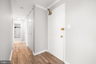 1300 S Arlington Ridge Rd in Arlington, VA - Building Photo