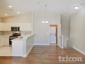 8803 Tomnitz Ave in Las Vegas, NV - Building Photo - Building Photo