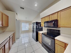 1027 Summer Breeze Dr in Brandon, FL - Building Photo - Building Photo