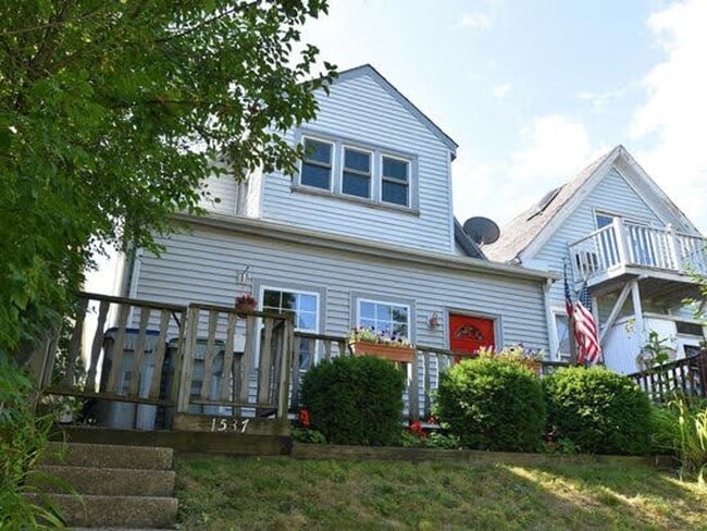property at 1537 E North Ave