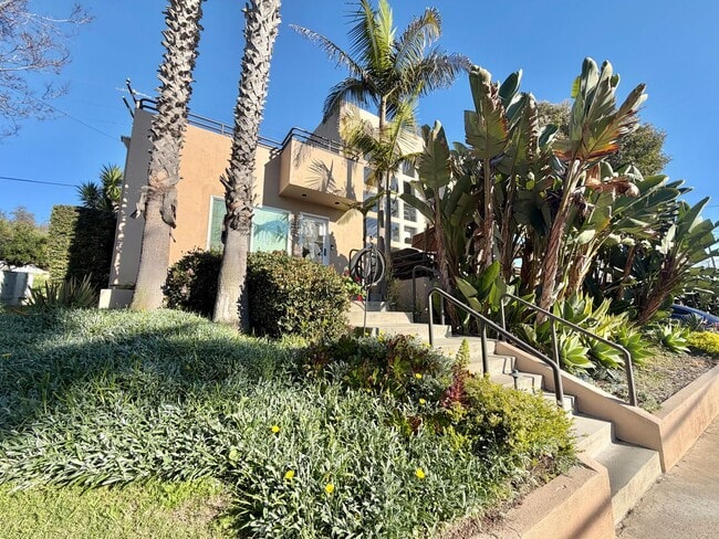 property at 2832 Ingleside Dr