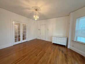 466 Beech St, Unit 1 in Boston, MA - Building Photo - Building Photo