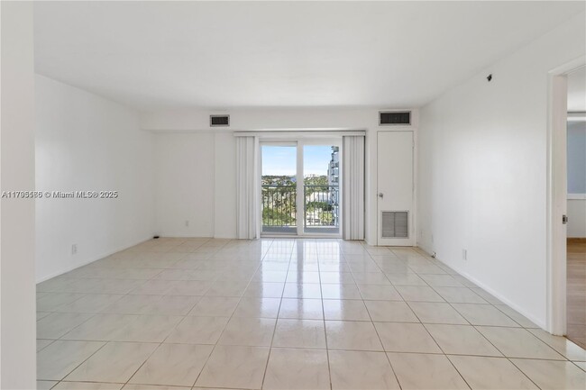 3215 S Ocean Blvd in Highland Beach, FL - Foto de edificio - Building Photo