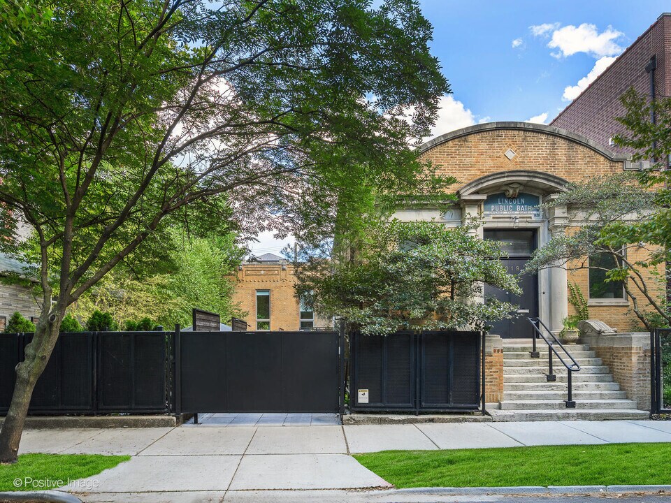 1019 N Wolcott Ave in Chicago, IL - Building Photo