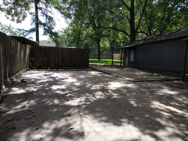 804 Lazy Ln in Conroe, TX - Building Photo - Building Photo