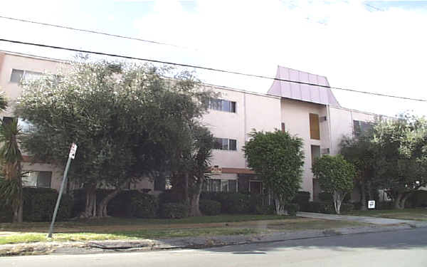 8477-8491 Ventura Canyon Ave in Panorama City, CA - Building Photo