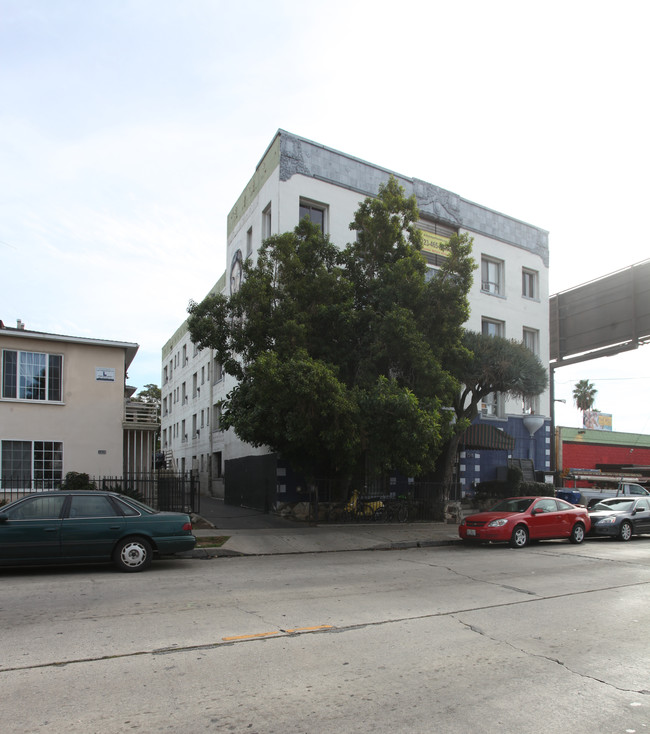 1516 N Normandie Ave in Los Angeles, CA - Foto de edificio - Building Photo