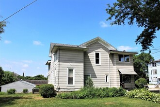 403 S Ottawa Ave in Dixon, IL - Building Photo - Building Photo