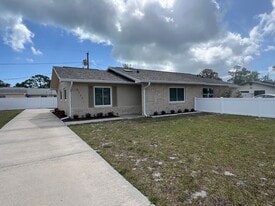 5173 Pineland Ave in Port Orange, FL - Building Photo