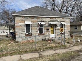 308 E Wilson St in Carterville, MO - Building Photo