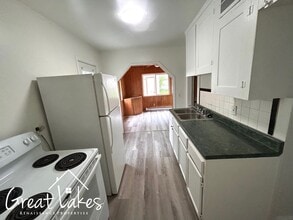 18784 Roscommon St in Harper Woods, MI - Building Photo - Building Photo