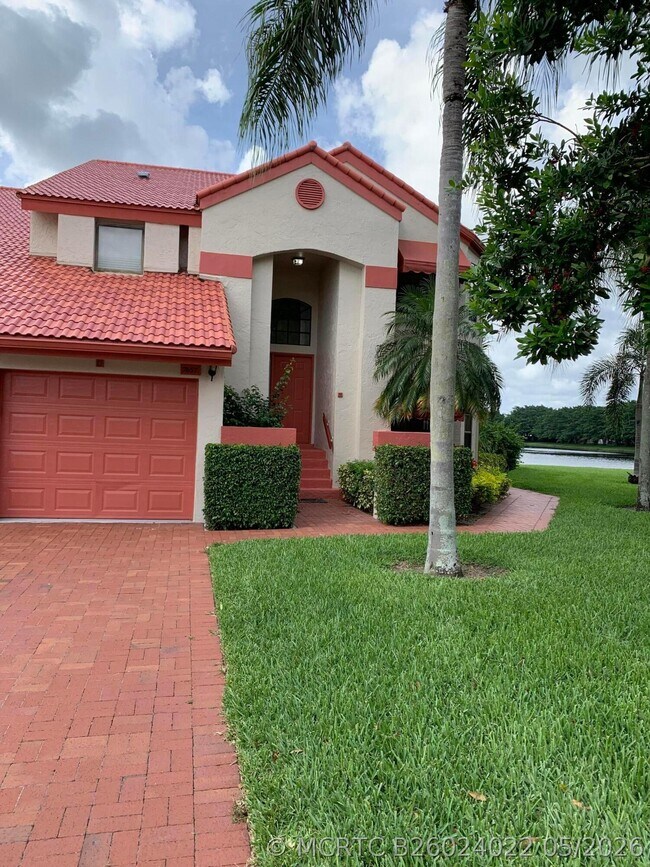 property at 7657 Lexington Club Blvd