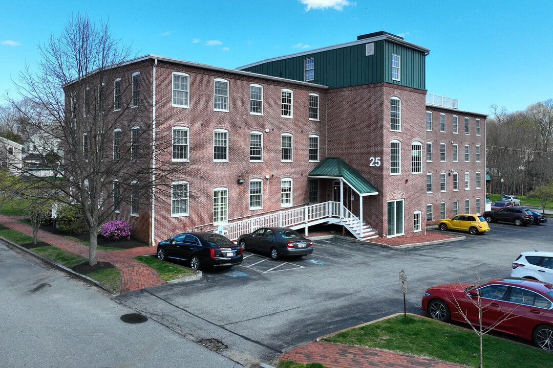 The Lofts at Clark's Pond in Amesbury, MA - Building Photo