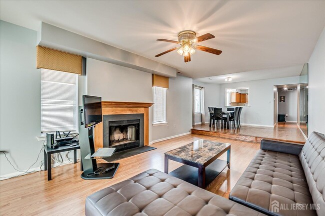 2102 Amanda Ct