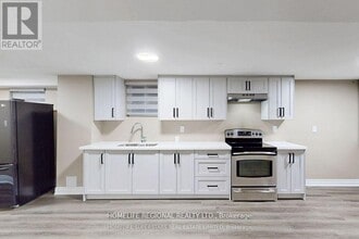 7537 Lully Ct in Mississauga, ON - Building Photo - Building Photo