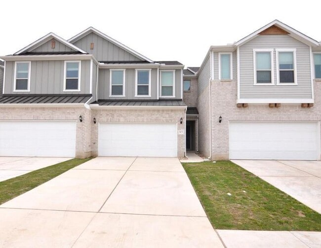 property at 2725 Woodall Dr