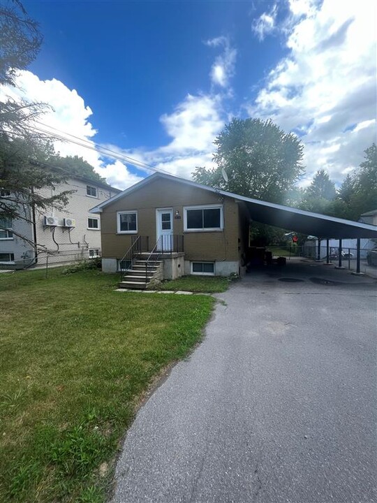 133 Wilson St in Kingston, ON - Building Photo
