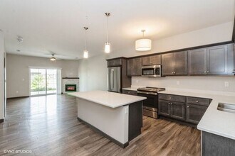 2871 Spring Rose Cir in Coralville, IA - Building Photo - Building Photo