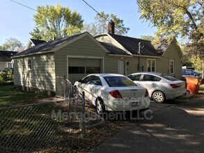 237 10th Ave in Eau Claire, WI - Building Photo - Building Photo