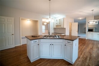 570 Castle Ridge Dr in Ballwin, MO - Foto de edificio - Building Photo