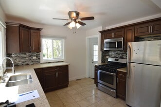 211 W State Rd in Island Lake, IL - Building Photo - Building Photo