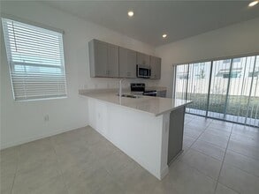 2946 Skyline Lp in Kissimmee, FL - Building Photo - Building Photo