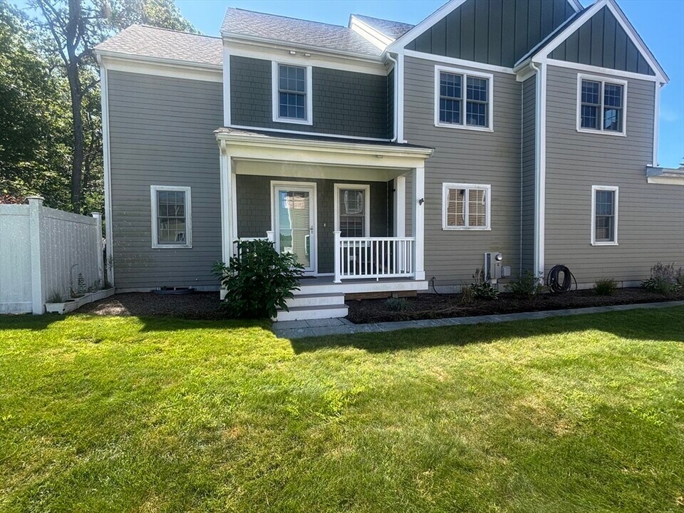 40 Drum Dr in Plymouth, MA - Building Photo