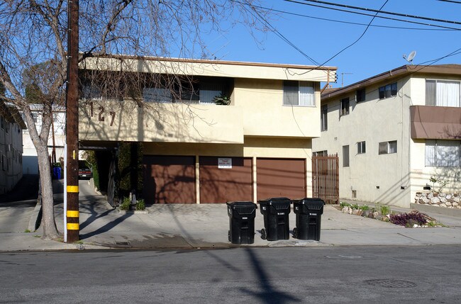 127 E Eastwood Ave in Inglewood, CA - Foto de edificio - Building Photo