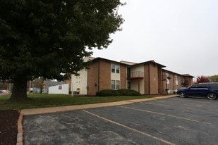 Chalet Apartments in St. Louis, MO - Building Photo