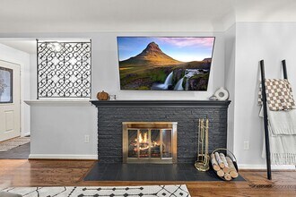 2432 Hawkins Ave in Royal Oak, MI - Foto de edificio - Building Photo