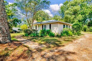 703 Belrose Ave in Daphne, AL - Building Photo