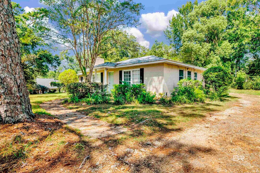 703 Belrose Ave in Daphne, AL - Building Photo