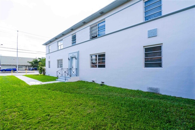 439 NE 82nd St, Unit 2 in Miami, FL - Building Photo - Building Photo
