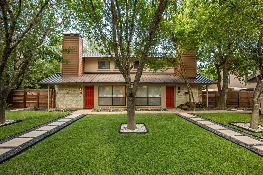 1463 Redbud Trl, Unit C in West Lake Hills, TX - Building Photo