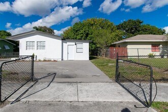 2921 NW 25th St in Fort Lauderdale, FL - Building Photo - Building Photo