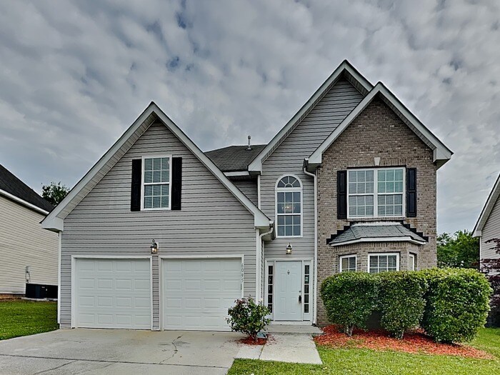 6095 Trotters Cir in Fairburn, GA - Foto de edificio