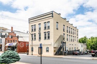 22 W Wolfe St in Harrisonburg, VA - Building Photo