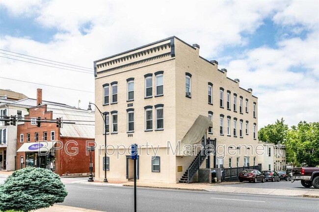 205 N Main St