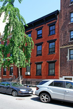 327 W 18th St in New York, NY - Building Photo - Building Photo