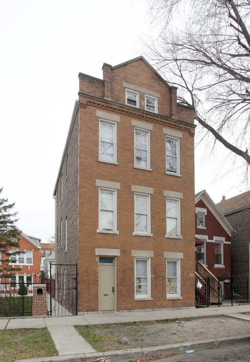 2431 S Whipple Rd in Chicago, IL - Building Photo