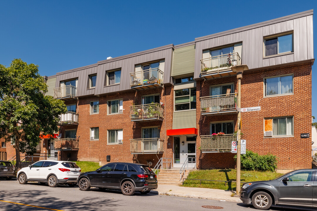 821 Des Seigneurs Rue in Montréal, QC - Building Photo