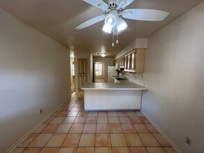 2611 Eisenhauer Rd in San Antonio, TX - Building Photo - Building Photo