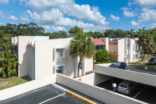 628 NW 13th St in Boca Raton, FL - Foto de edificio - Building Photo