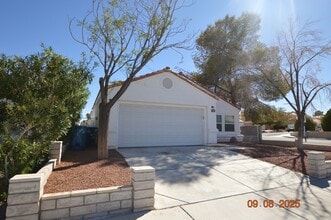 8225 Mt Brodie Cir in Las Vegas, NV - Building Photo - Building Photo